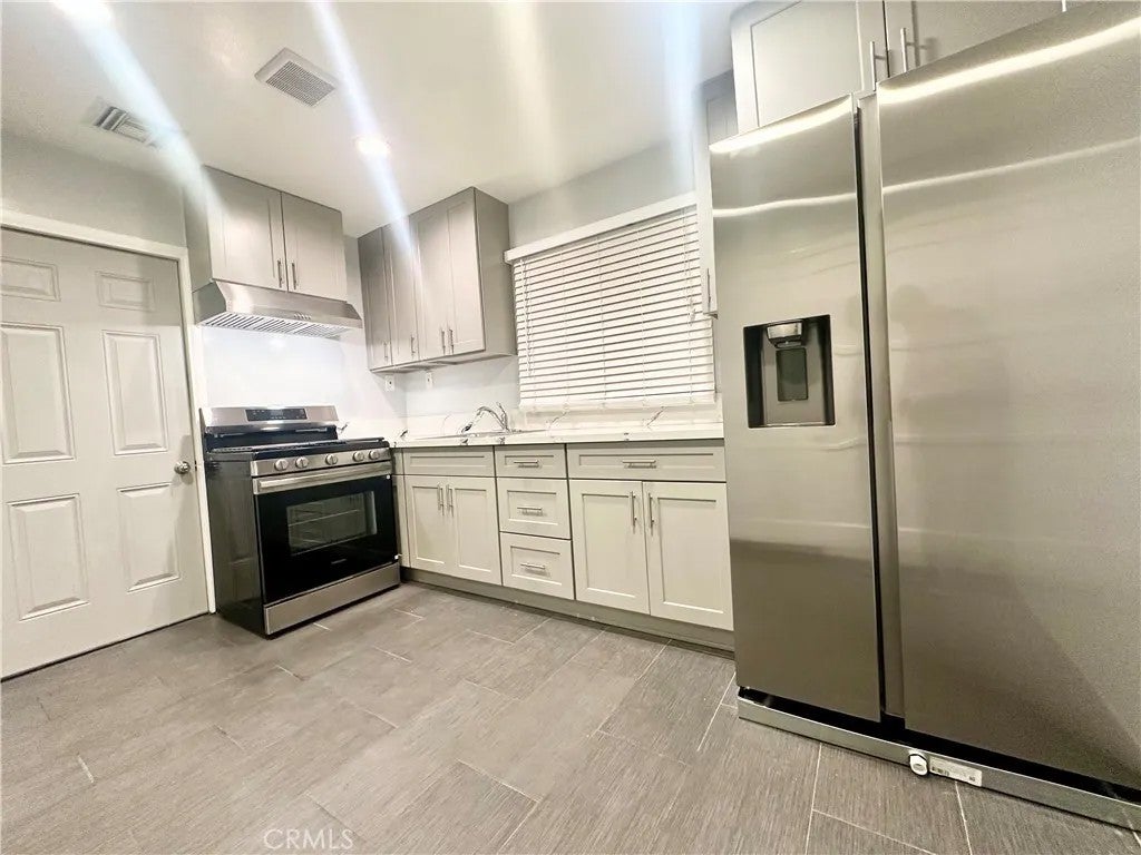 15746 Magnolia Boulevard Jadu — photo