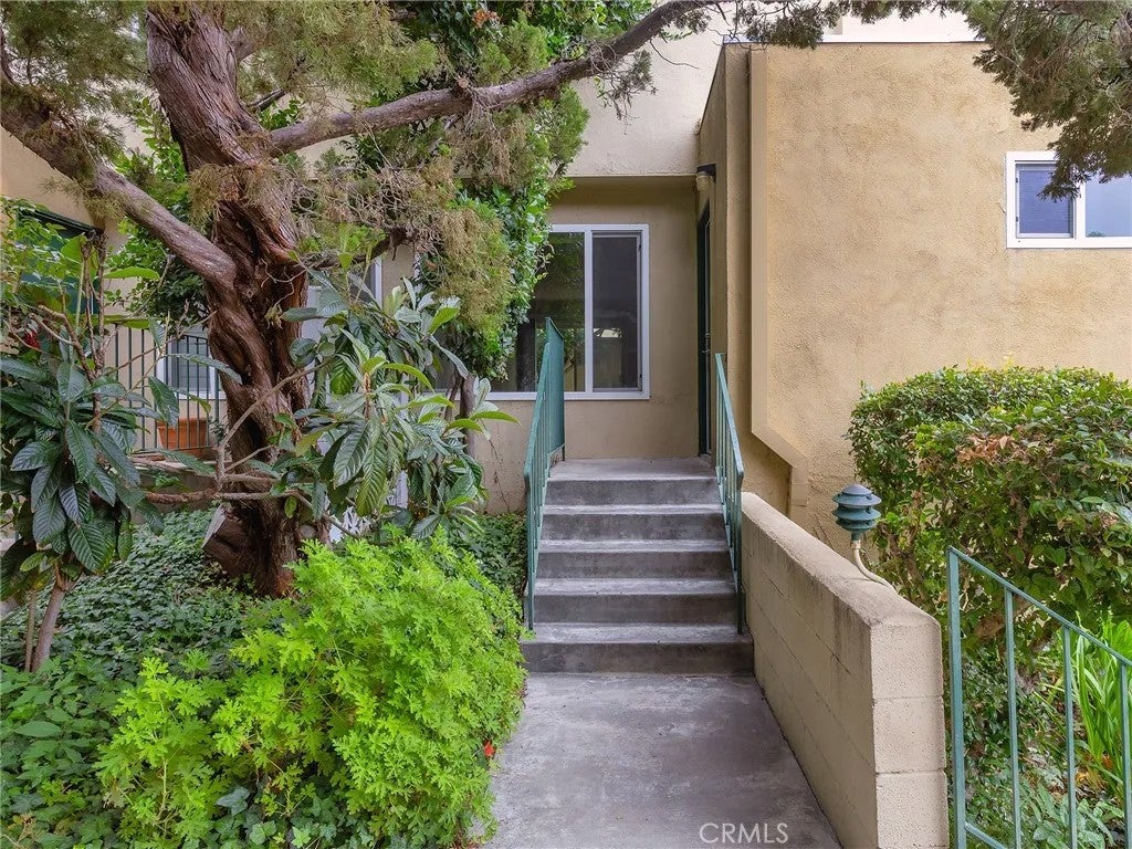 11138 Aqua Vista Street 18 — photo
