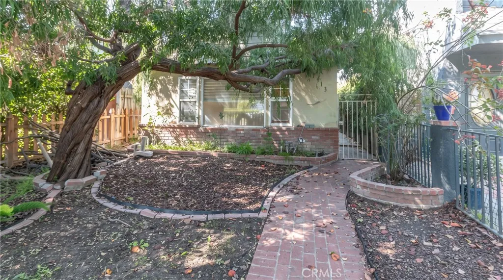 2913 W Chandler Boulevard — photo