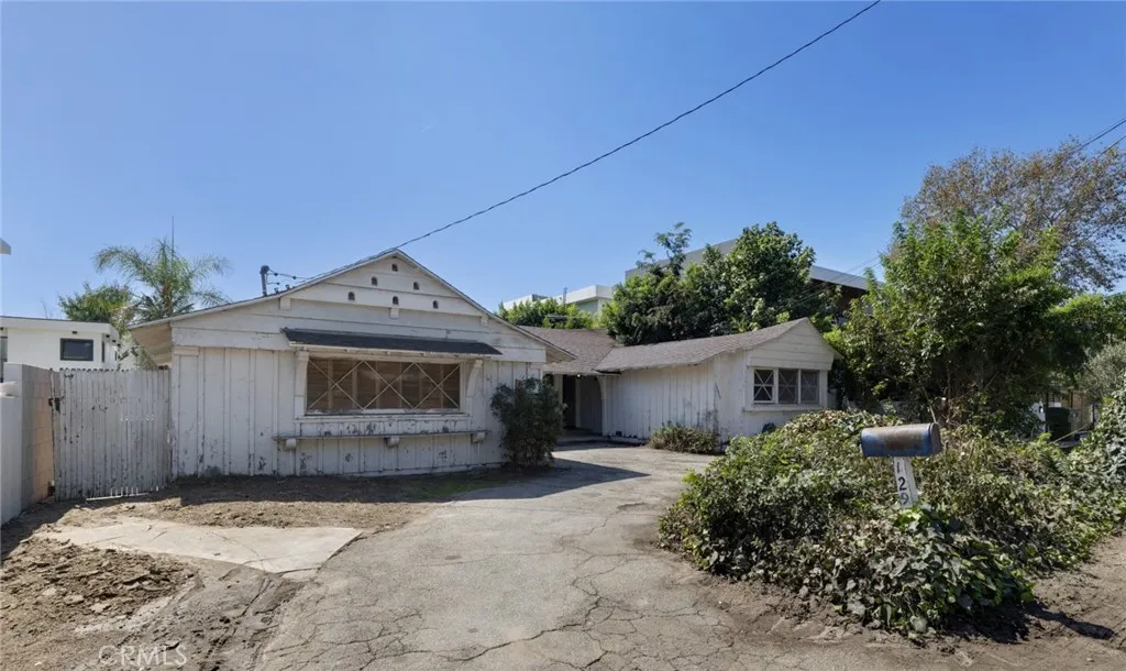 12932 Addison Street — photo