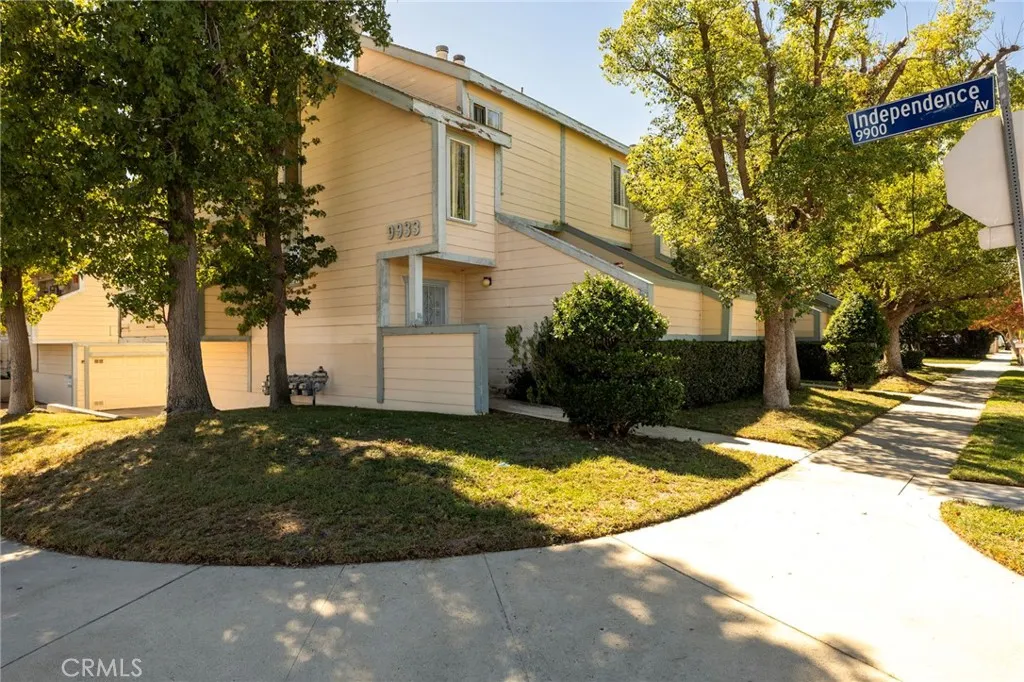 9933 Independence Unit B — photo