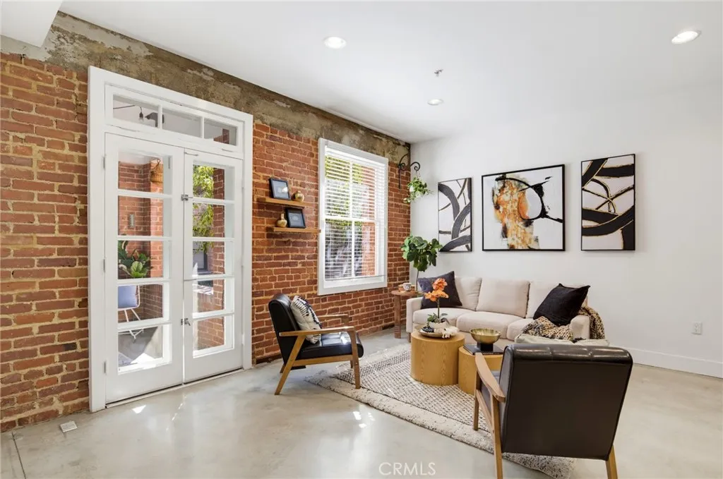 139 S Los Robles Avenue Unit 102 — photo