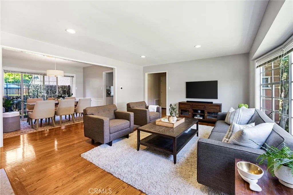 939 N Glendale Avenue Unit 1 — photo