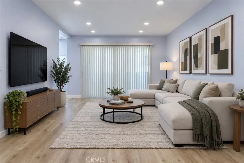 6245 Woodman Avenue Unit 209 — photo
