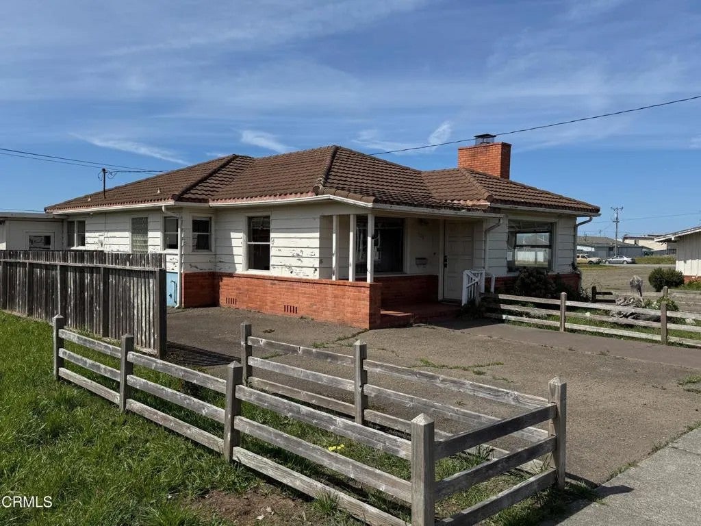327 S Franklin Street — photo