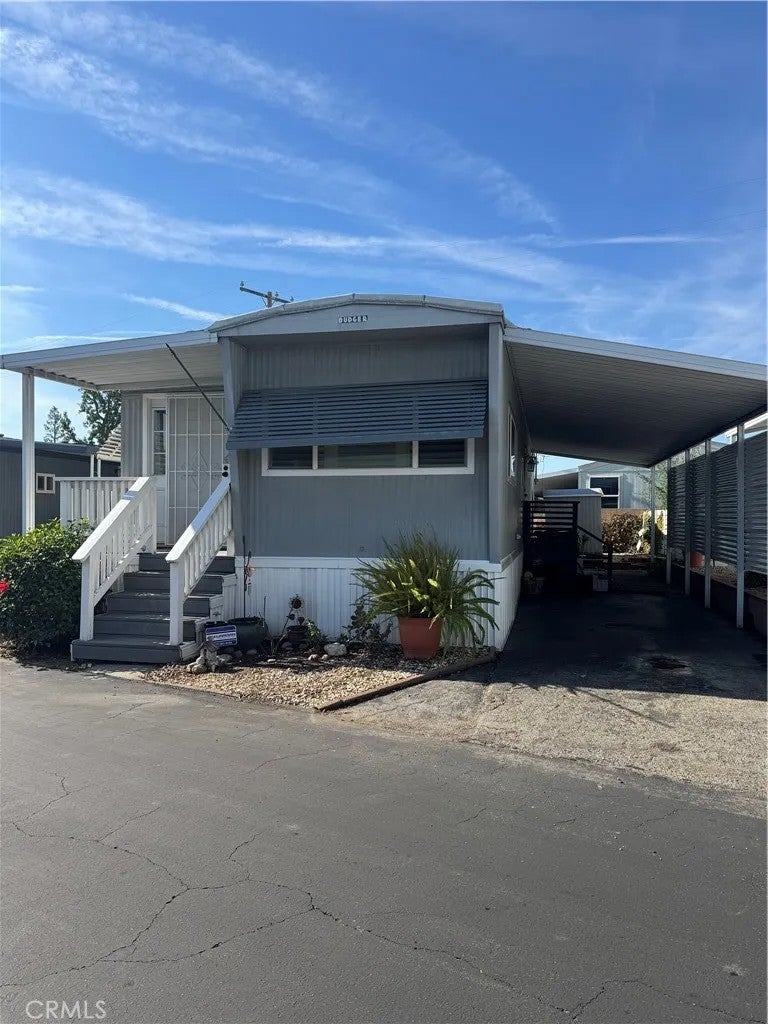 301 E Foothill 063 — photo