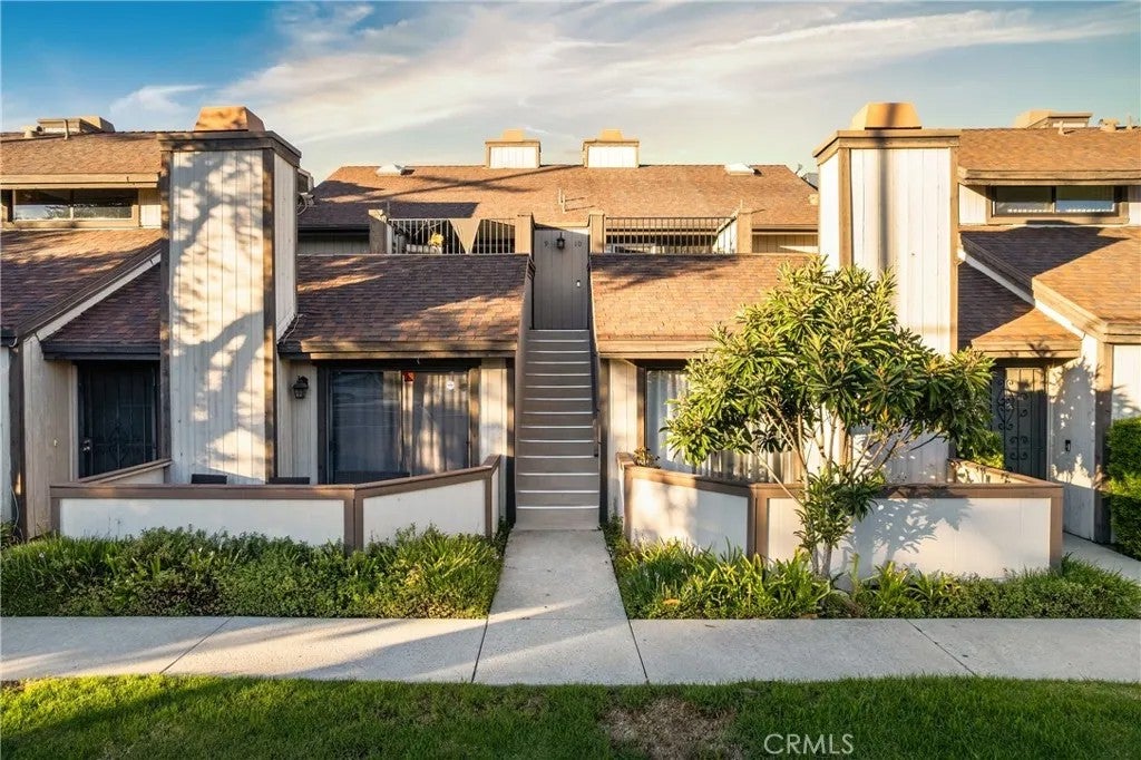 22421 Sherman Way 10 — photo