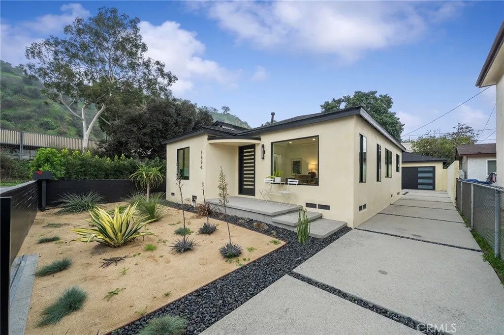 2229 Shoredale — photo