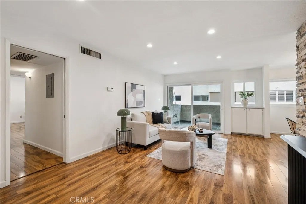 125 S Sierra Madre 215 — photo