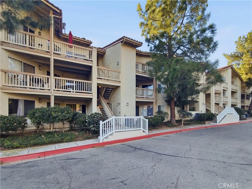 5728 Oak Bend Lane 202 — photo