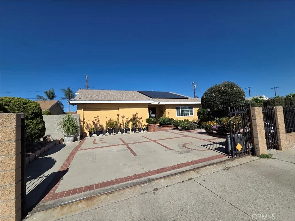 11223 Stagg — photo