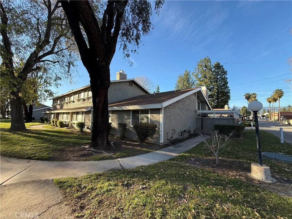2061 W Redlands 21E — photo