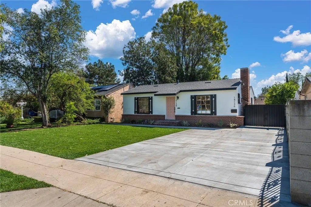 14138 Archwood — photo