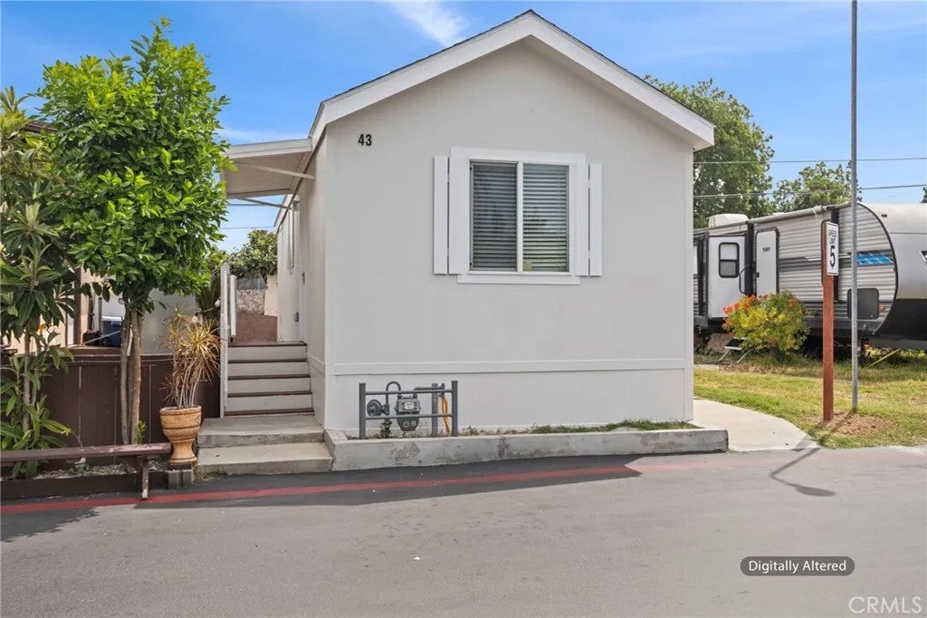 7650 Balboa 43 — photo