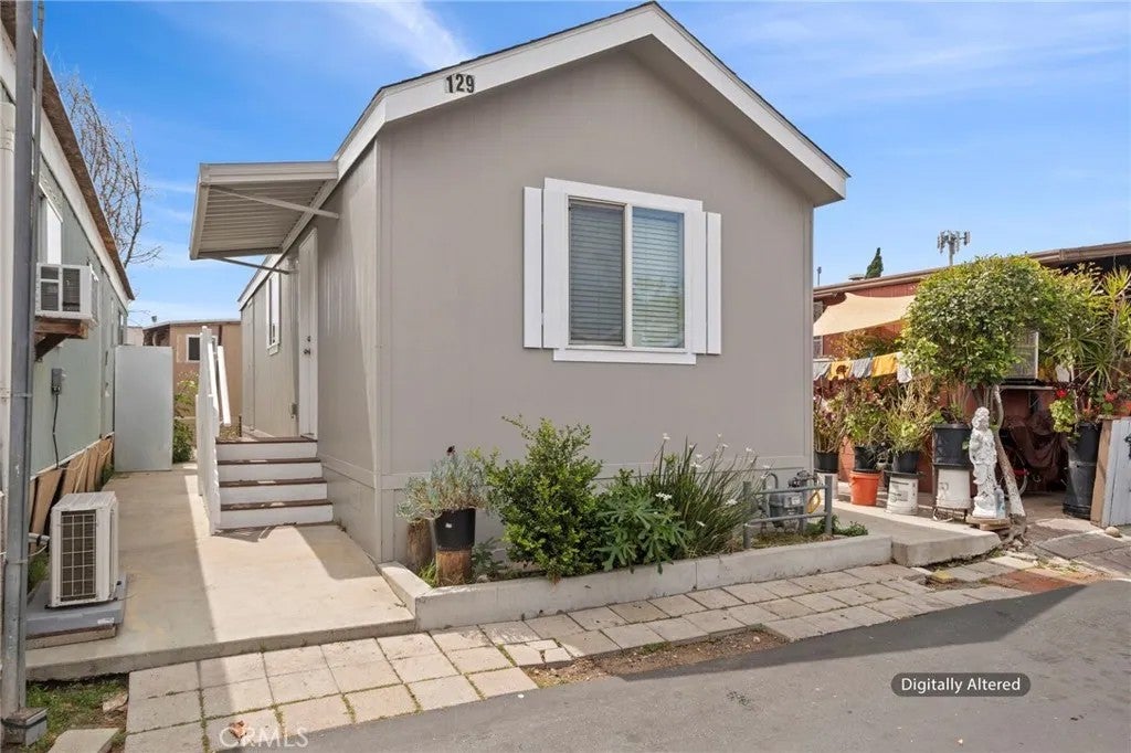 7650 Balboa 129 — photo