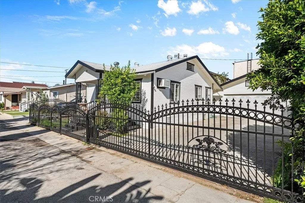 1218 Edith Avenue E — photo