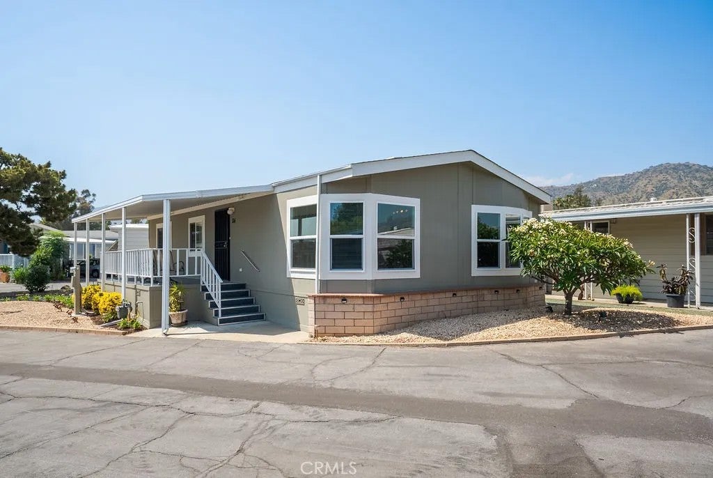 840 E Foothill 84 — photo