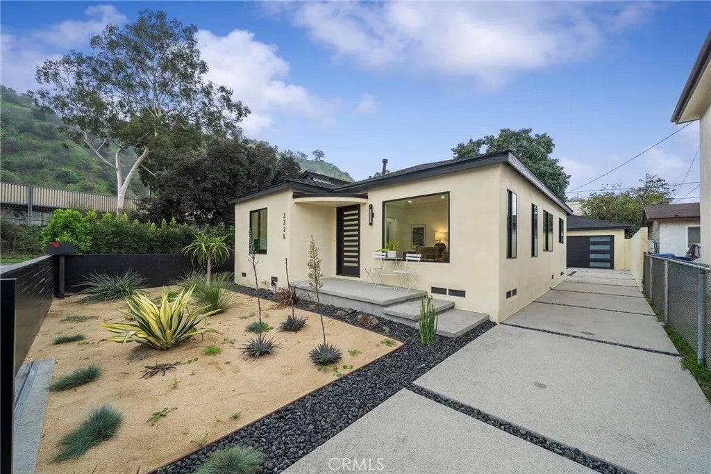 2229 Shoredale — photo