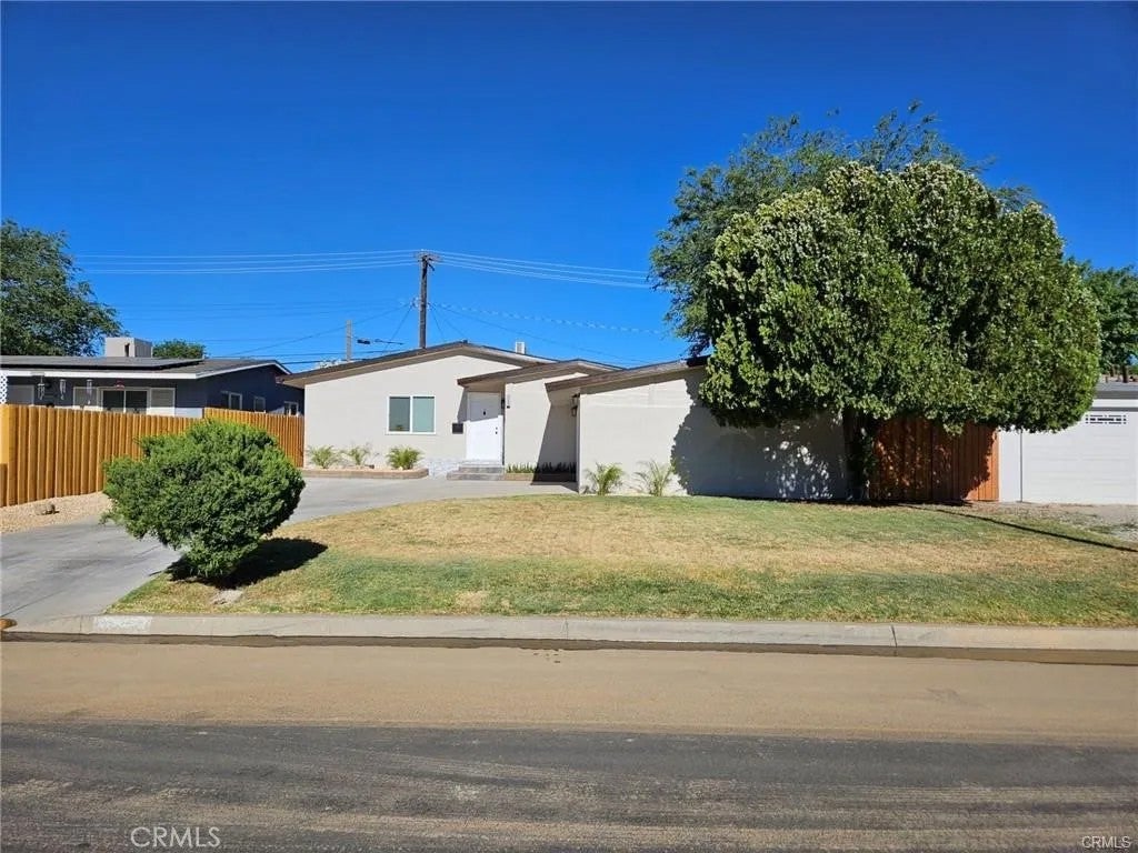 44027 Heaton Avenue — photo