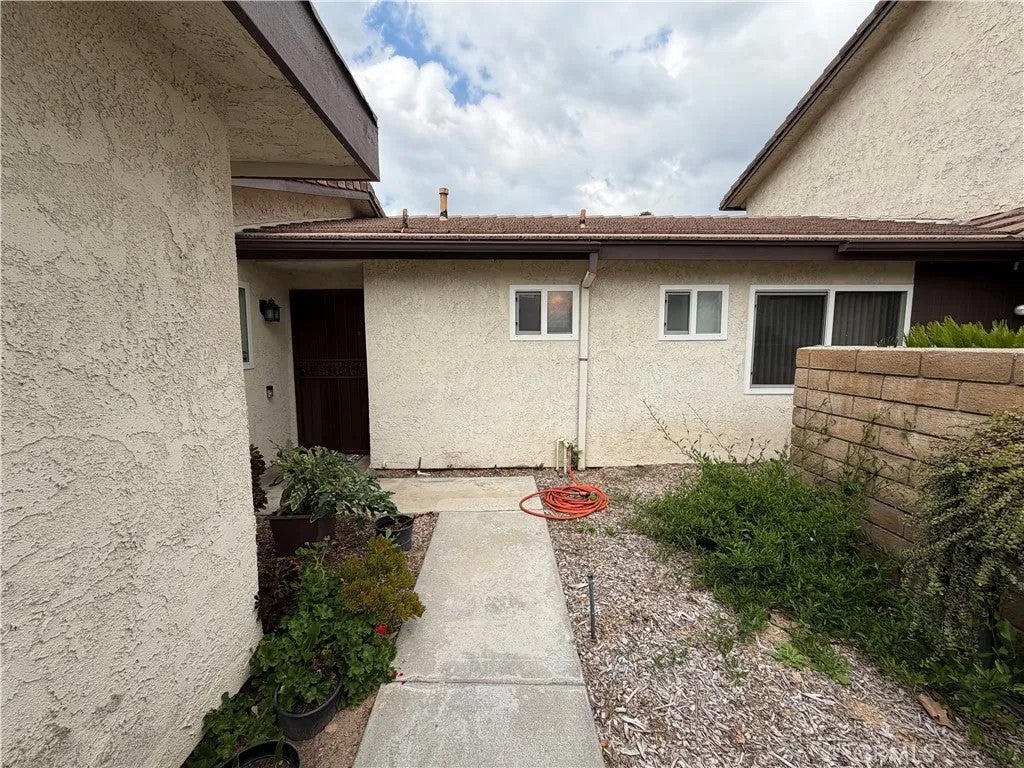 2110 Hawthorne Court — photo