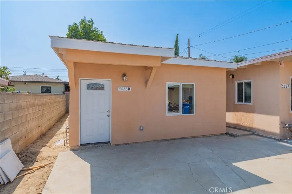5033 Sultana Avenue B — photo