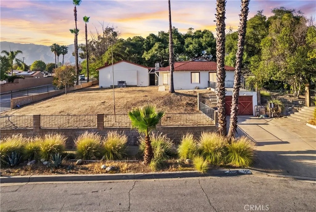 1449 E Bennett Avenue — photo