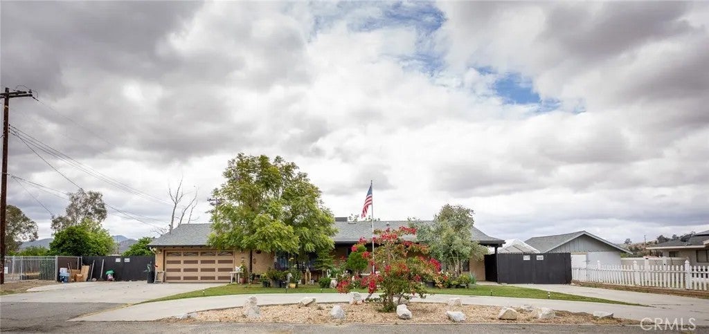 42385 Mayberry — photo