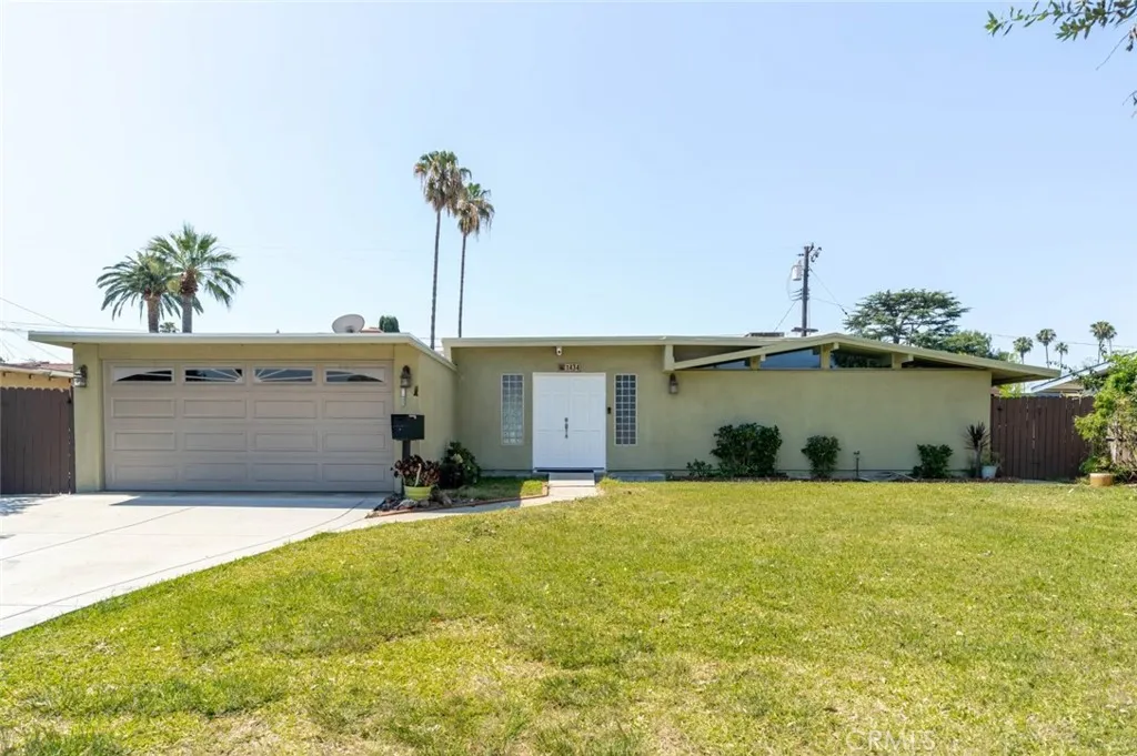 1434 E Holly Oak Drive — photo