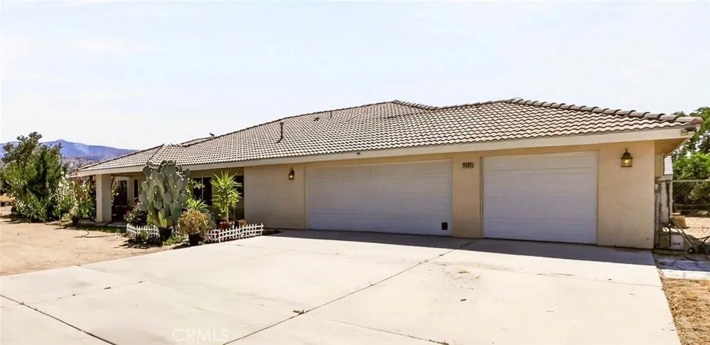 9562 Cambria Court — photo