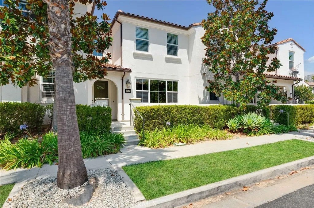 870 E Mountain Way C — photo