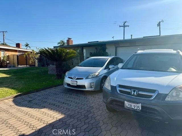 338 E Michelle — photo