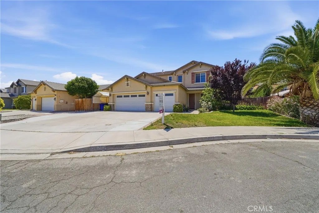 13825 Hawk Court — photo