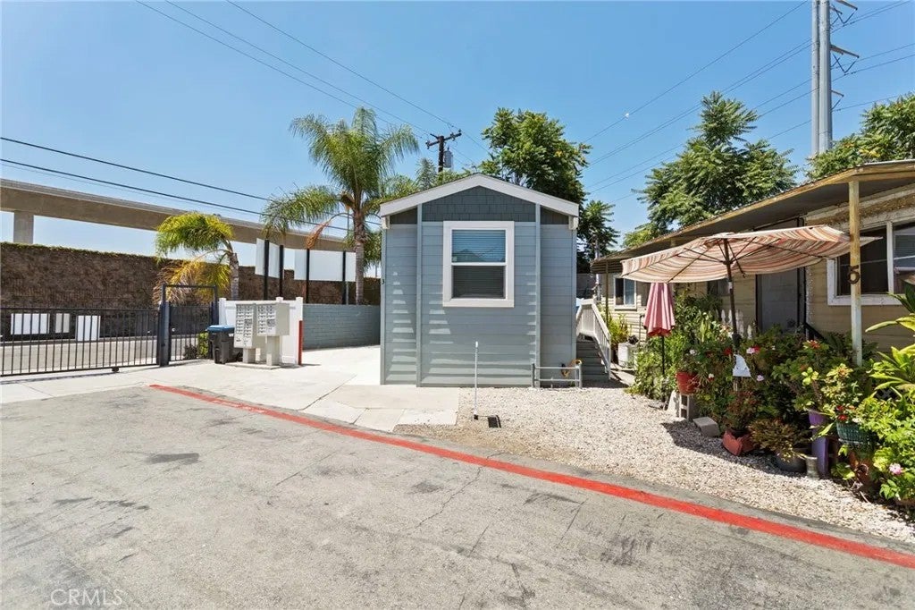 12843 Garvey 03 — photo
