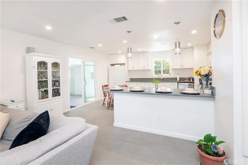 10707 Redwood — photo