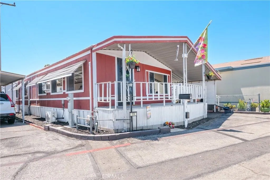 1045 N Azusa 79 — photo