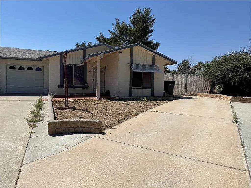 181 Leslie Court — photo