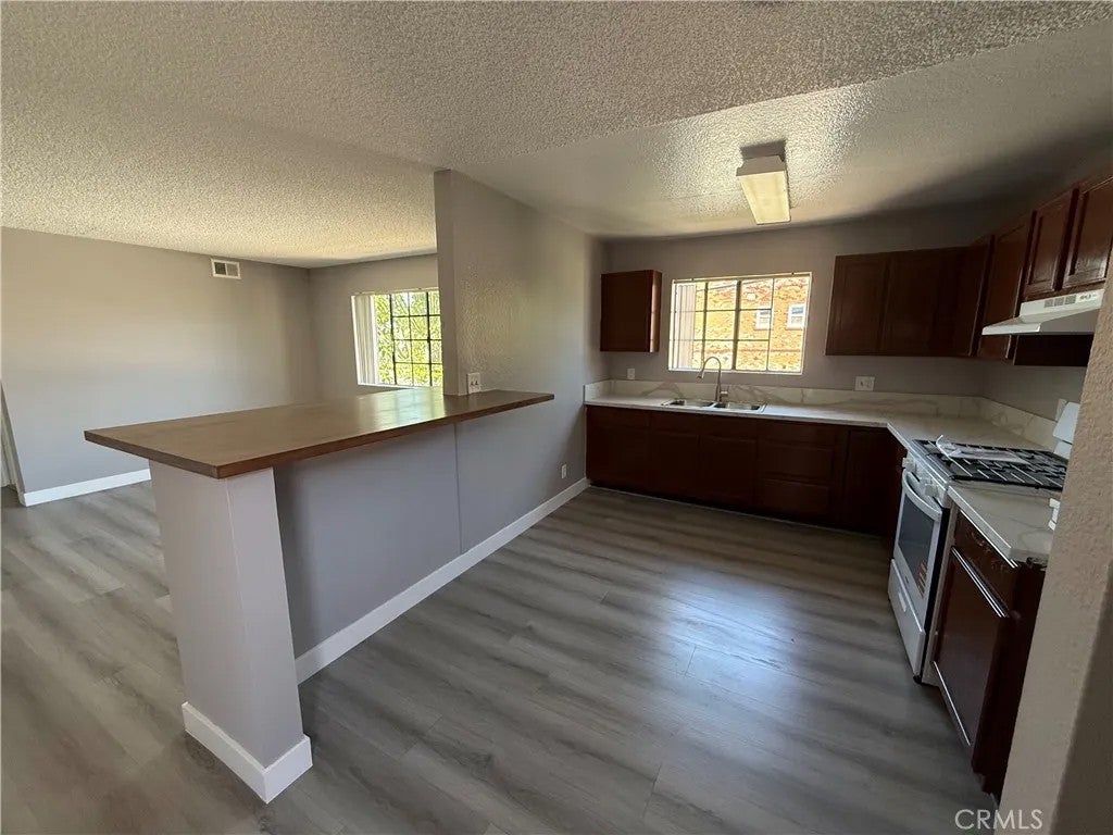 211 Magnolia 205 — photo