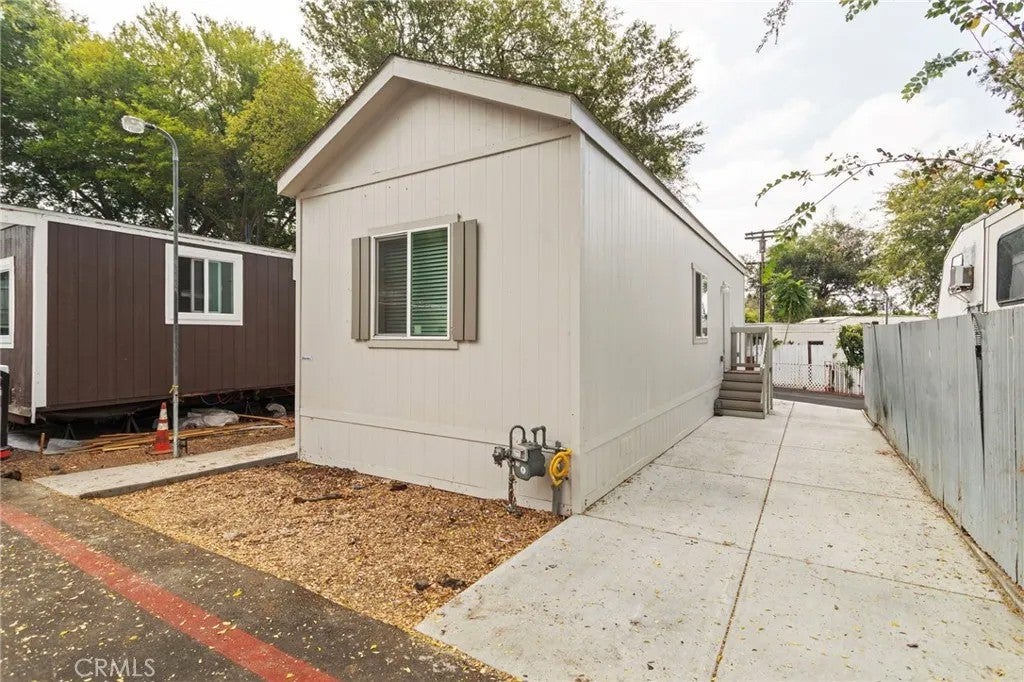 12245 San Fernando 32 — photo