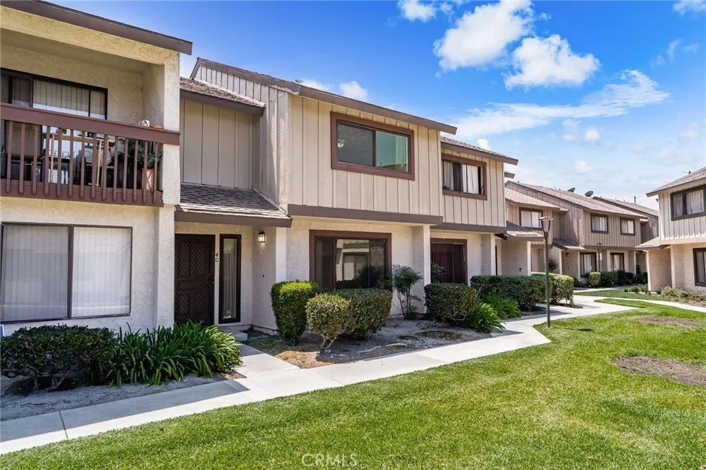 1435 W Cerritos 40 — photo