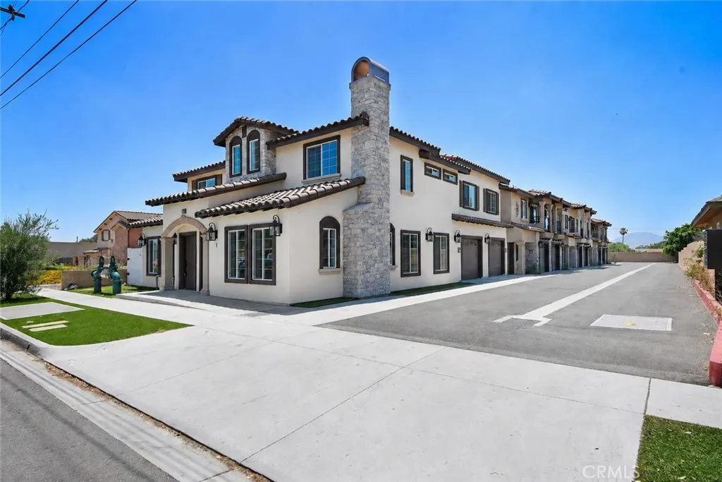16385 Valencia Avenue Unit 2 — photo