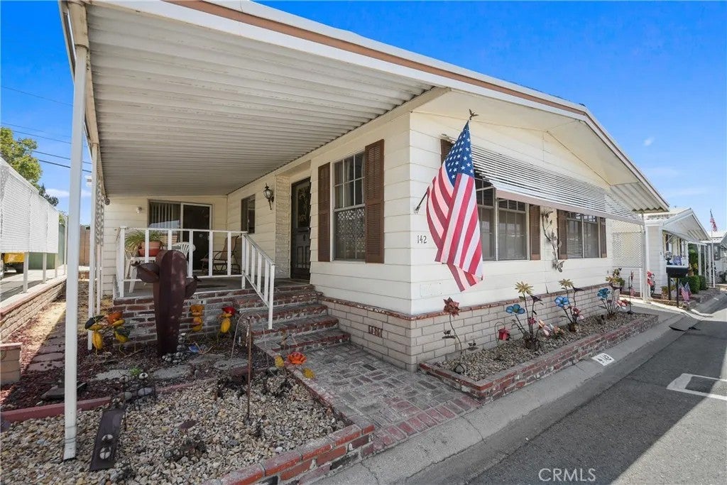 3800 Bradford 142 — photo