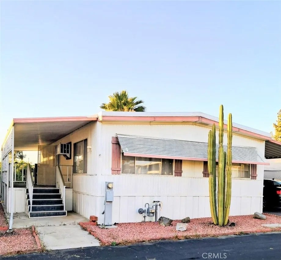 725 Thornton West 97 — photo