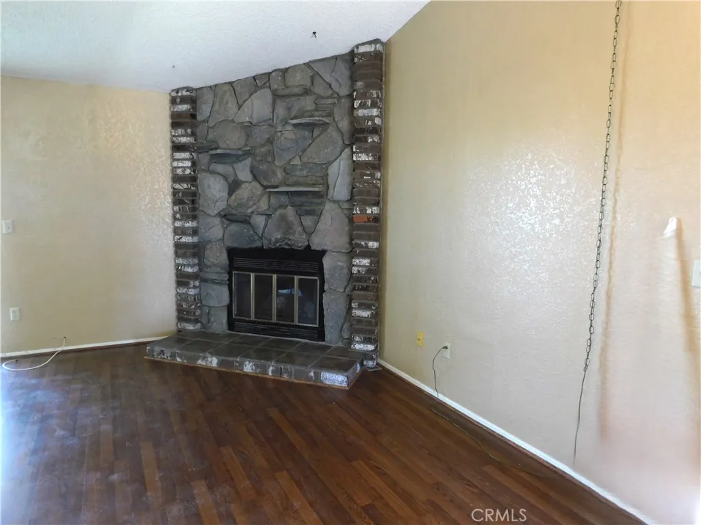 14306 Dover, Mojave, CA 93501 — photo 2