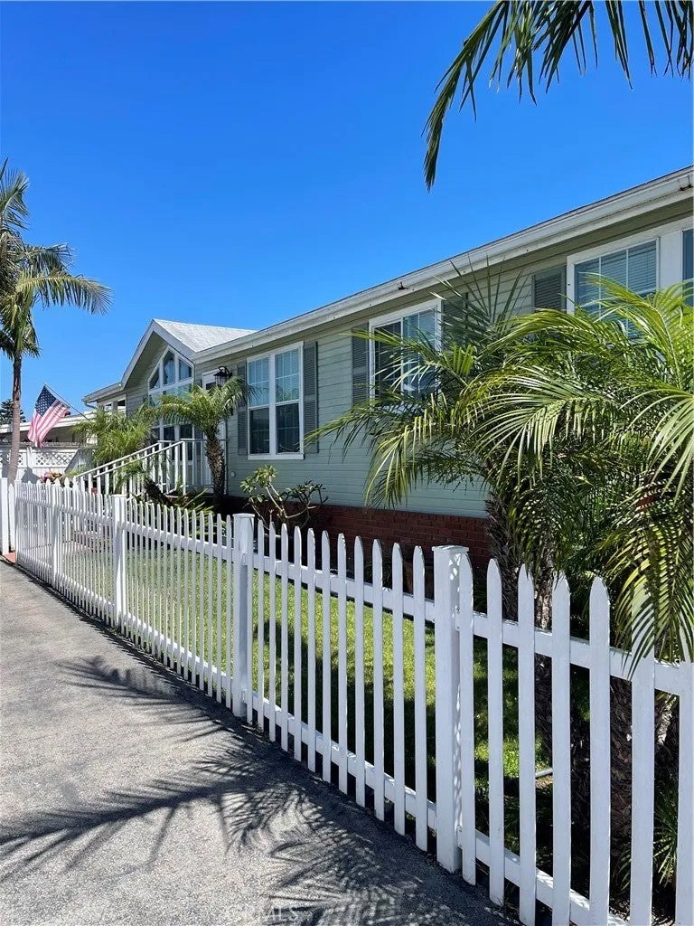 20701 Beach Blvd 147 — photo