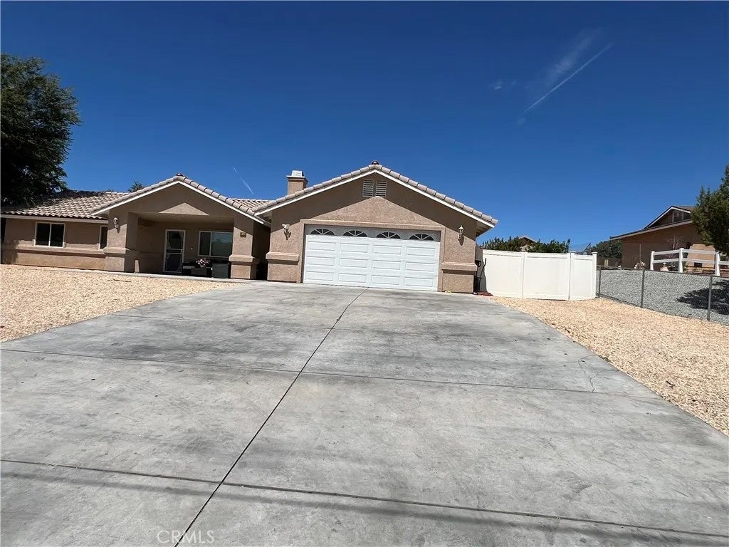 9220 Jacaranda — photo