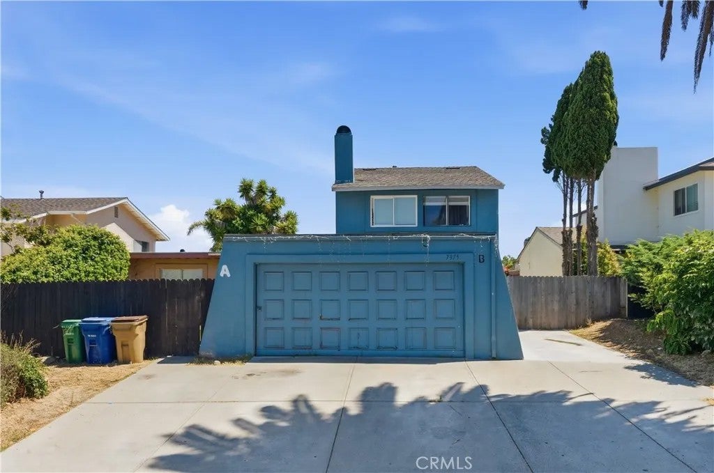 7375 Chapman — photo