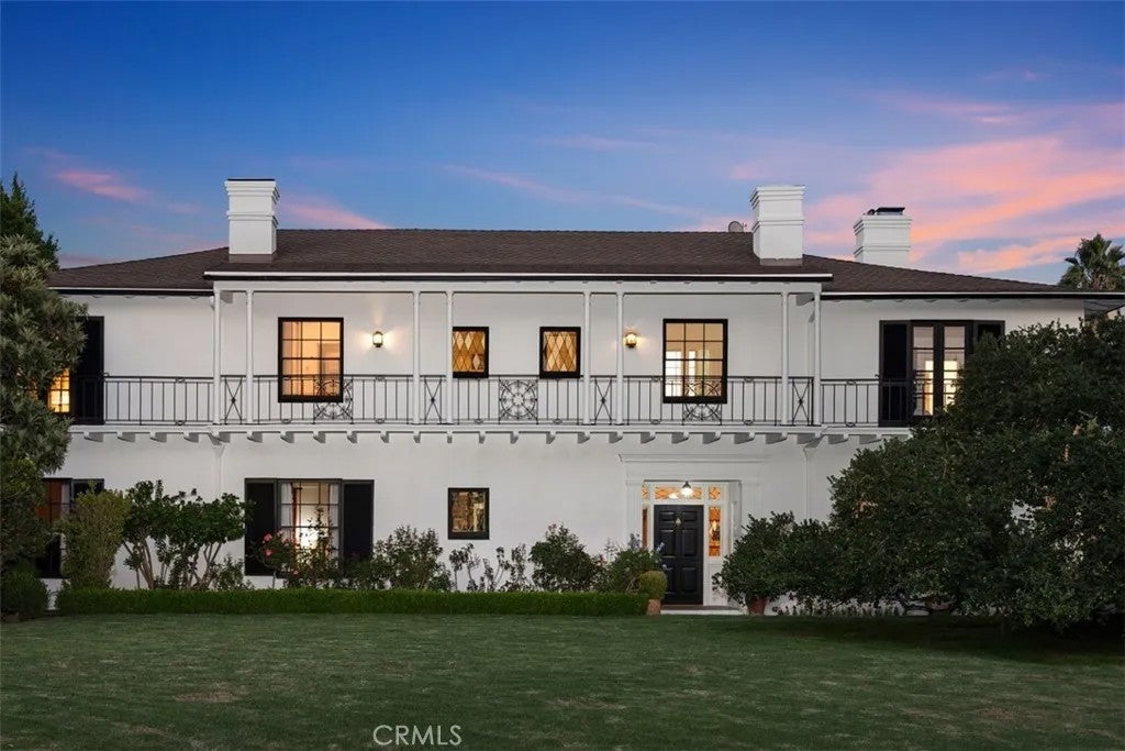 760 Holladay — photo