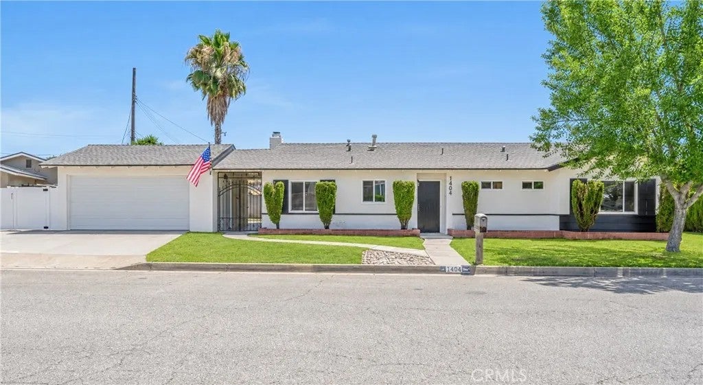 1404 E Louisa Avenue — photo