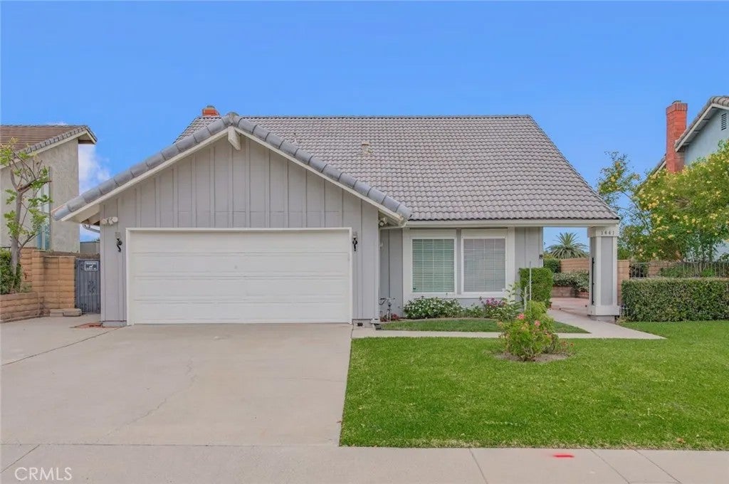 1441 Rolling Knoll Road — photo