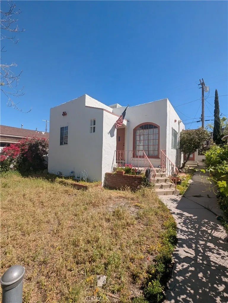 10370 Tujunga Cyn Blvd — photo